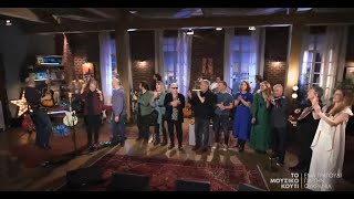 Knockin’ on heaven’s door / Ωδή στον Γεώργιο Καραϊσκάκη / Give peace a chance