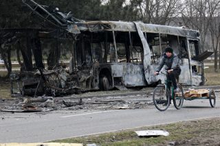 Απεγκλωβισμός μετ’ εμποδίων για τους άμαχους Μαριουπολίτες