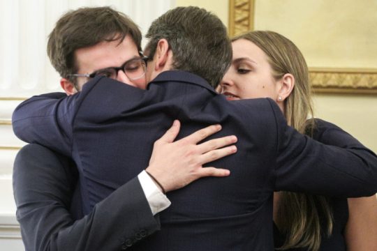 Ο υιός Μητσοτάκη βολεύτηκε στην Ε.Ε. ως βοηθός Ισπανού ευρωβουλευτή;