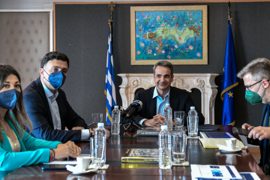 «Πανηγυρικός» πρωθυπουργού για το αλόγιστο άνοιγμα του τουρισμού