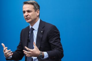 Ο φόβος για την επιβίωση βουλιάζει την κυβέρνηση