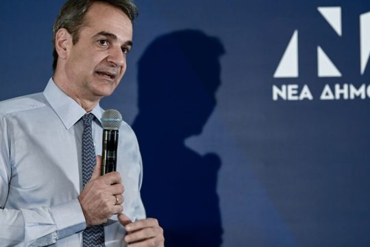 Η απαράδεκτη εξομοίωση από Μητσοτάκη κι η οργή του ΣΥΡΙΖΑ