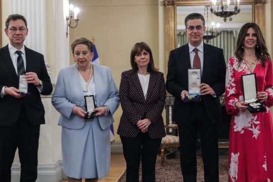 Τέσσερα παράσημα προσφοράς