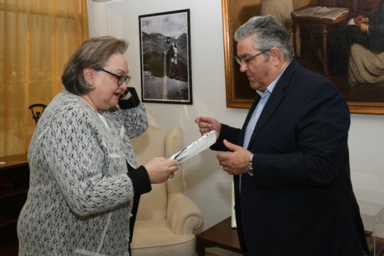 Ανέκδοτη μουσική του Μίκη-Προσφορά της δημοσιογράφου Ε. Νικολαΐδου στο ΚΚΕ