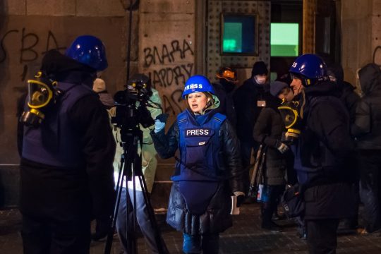 Τηλεοπτικές ειδήσεις και ειδικοί αναλυτές