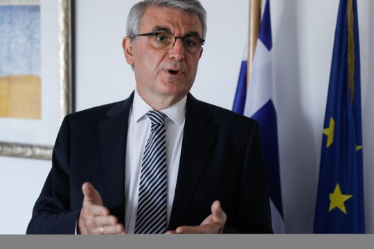 Κυβέρνηση: «Θα σας λυπηθούνε οι πάροχοι»