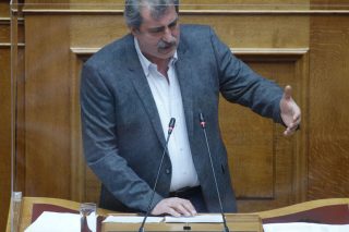 «Γιατί κρύβεστε δυο μέτρα άντρας πίσω από την ασυλία σας;»