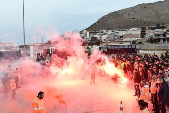 Έκρυθμη η κατάσταση στο λιμάνι του Πειραιά