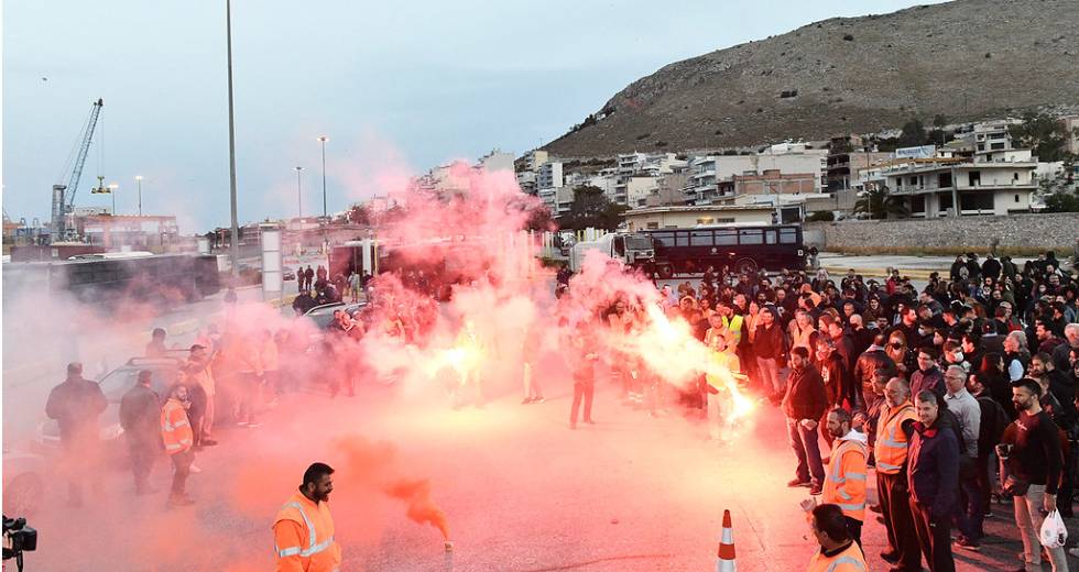 Έκρυθμη η κατάσταση στο λιμάνι του Πειραιά