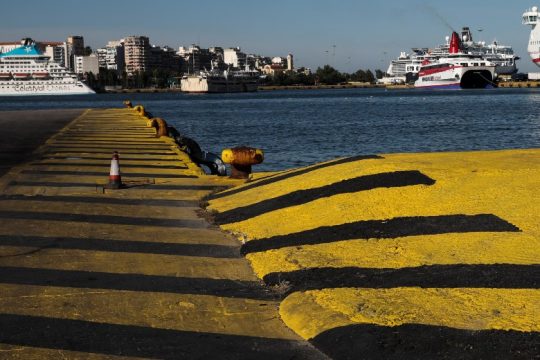 Νεκρός 66χρονος άνδρας που έπεσε στο λιμάνι του Πειραιά