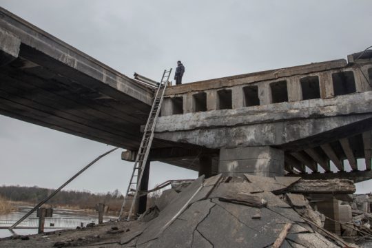 Η διπλωματία απομακρύνεται εν μέσω απελάσεων, κυρώσεων και συγκρούσεων
