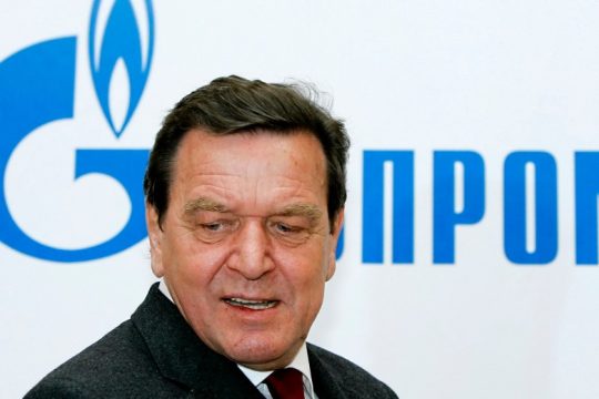 Την πόρτα της εξόδου δείχνει το SPD στον Γκέρχαρντ Σρέντερ