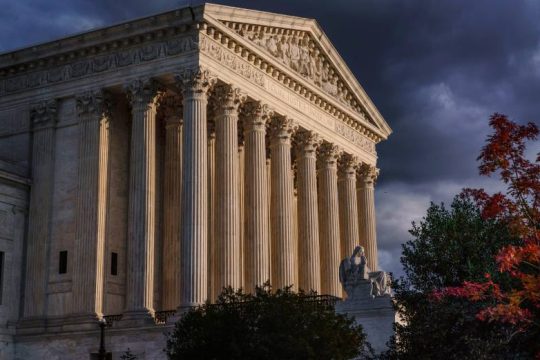 Άνδρας αυτοπυρπολήθηκε μπροστά στο Ανώτατο Δικαστήριο των ΗΠΑ