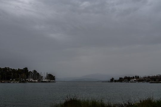 Βροχές, καταιγίδες και άνοδος θερμοκρασίας – έως 9 Μποφόρ στο Αιγαίο