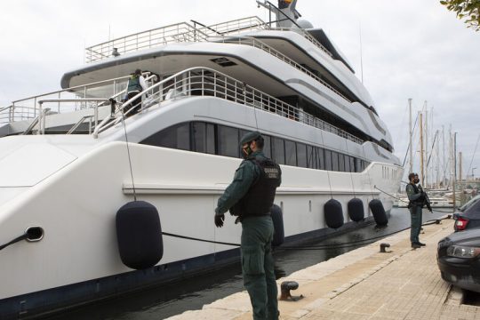 Κλιματικές βόμβες τα γιοτ των ολιγαρχών