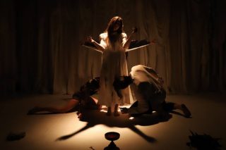 Το «τρομακτικό αυτονόητο της εποχής» στο Rabbithole
