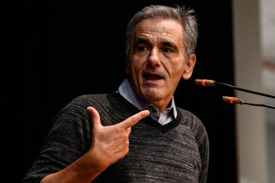 Σκληρή κόντρα σε υψηλούς τόνους Τσακαλώτου με ΚΙΝ.ΑΛΛ.