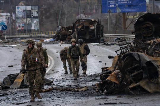 Συνεχίζονται οι διαπραγματεύσεις, ενώ αλλάζει η εικόνα των πολεμικών μετώπων