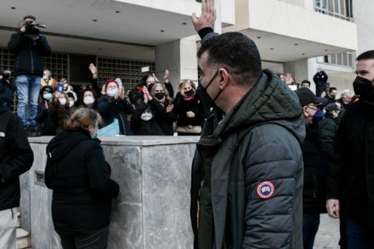 Απολογείται ο Κώστας Βαξεβάνης για την υπόθεση Novartis
