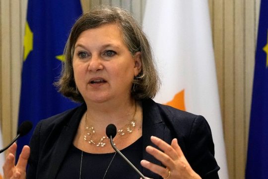 Ταφόπλακα από τη Βικτόρια Νούλαντ στον ΕastMed