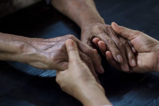 Αναπαραγωγικοί ή ορμονικοί παράγοντες ίσως αυξάνουν τον κίνδυνο άνοιας στις γυναίκες