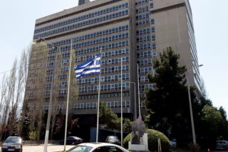 Η κυβέρνηση Μητσοτάκη παρακολουθεί δημοσιογράφους