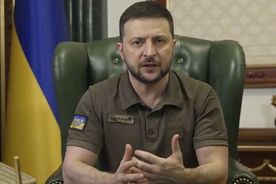 Πολεμικές αποζημιώσεις από τη Ρωσία θέλει ο Ζελένσκι