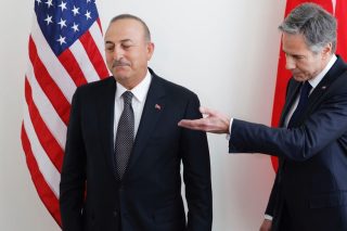 Συνάντηση Μπλίνκεν – Τσαβούσογλου μετά τα νέα «τσαλίμια» του Ερντογάν
