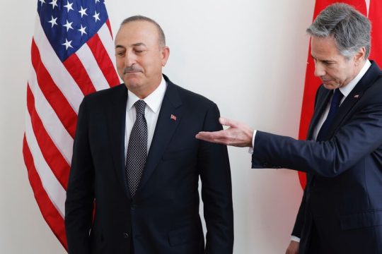 Συνάντηση Μπλίνκεν – Τσαβούσογλου μετά τα νέα «τσαλίμια» του Ερντογάν