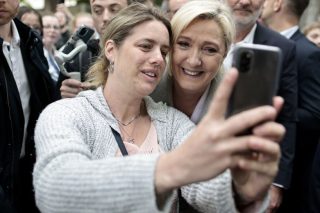 Φεμινίστρια η Λεπέν; Τι ανέκδοτο και τούτο!