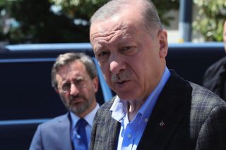 Ερντογάν: εκβιάζει το ΝΑΤΟ κατηγορώντας την… Ελλάδα