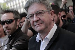 Διχάστηκαν αλλά ενέκριναν τη συμμαχία με Μελανσόν