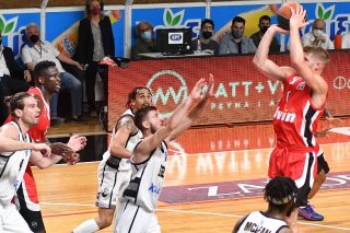 Πρωτιά και θέαμα ο Ολυμπιακός, 94-68 στην Πάτρα