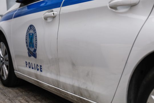 Οδηγός παρέσυρε και εγκατέλειψε δίχρονο κορίτσι στα Φάρσαλα