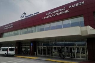 Χανιά: Συνελήφθησαν δύο γυναίκες μετά από επεισόδιο σε πτήση από Βαρσοβία – Τραυματίστηκε αστυνομικός