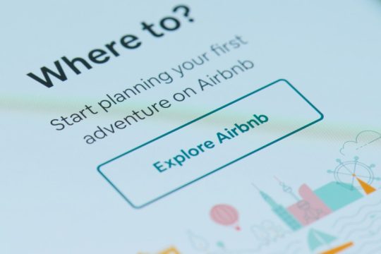 Η Airbnb κλείνει στην Κίνα εξαιτίας των περιορισμών για την πανδημία