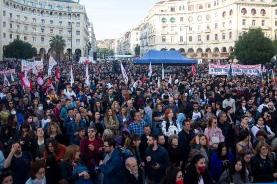 Δυναμική και μαζική η αντιπολεμική συναυλία στη Θεσσαλονίκη