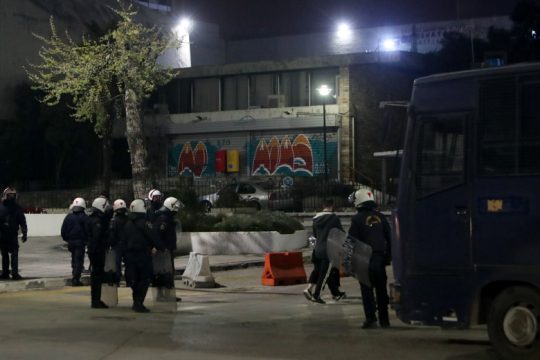 Άλλη μια νύχτα έντασης στο αστυνομοκρατούμενο ΑΠΘ