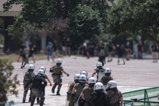Φουντώνουν οι αντιδράσεις για την επίθεση ΜΑΤ σε φοιτητές στο ΑΠΘ – Δυναμιτίζει η ΕΛ.ΑΣ.