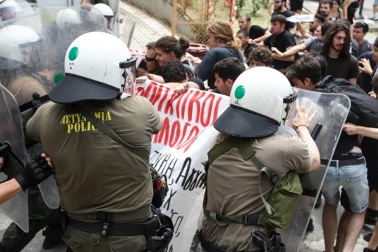 Άλλη μία άγρια επίθεση των ΜΑΤ στο ΑΠΘ έστειλε φοιτητή στο νοσοκομείο