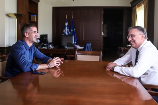 «Σφάζονται» Μπακογιάννης – Θεοδωρικάκος: Πόλεμος διαρροών και ανακοινώσεων