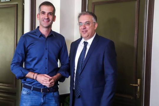 Ακόμα περιμένει «ραντεβού» ο Μπακογιάννης μετά την κόντρα με τον Θεοδωρικάκο