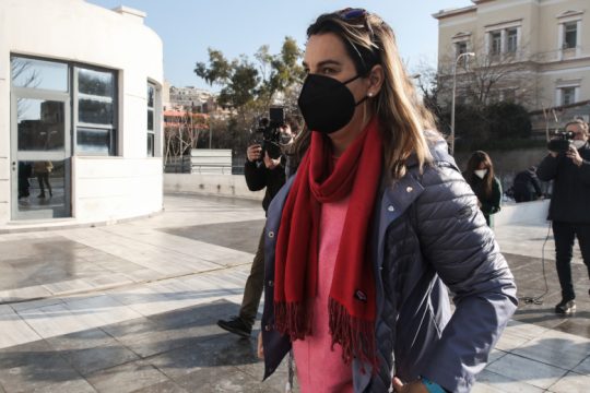 «Βιασμός μέσω grooming» κατέθεσε η Μπεκατώρου στη δίκη του προπονητή ιστιοπλοΐας