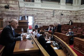Τα λέει ο Δένδιας για να ακούει ο Σαμαράς