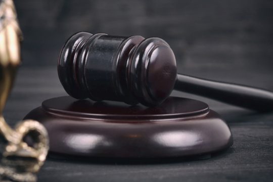 Πήραν πίσω τη διάταξη για την επετηρίδα δικαστών μετά την κατακραυγή