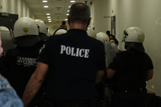 Αυστηρές ποινές σε Δημόπουλο-Χορταριά, προκλητική αθώωση των αστυνομικών