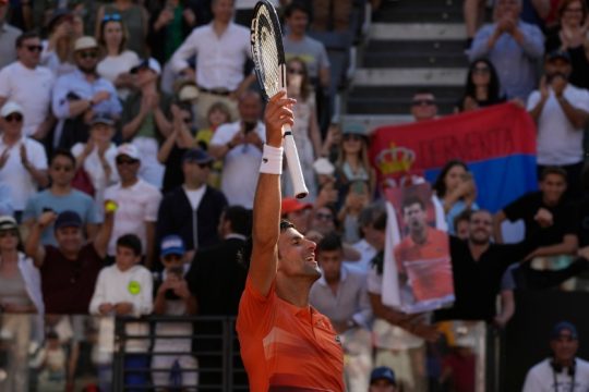 Επιστροφή στα τρόπαια για τον Τζόκοβιτς που υπέταξε τον Τσιτσιπά