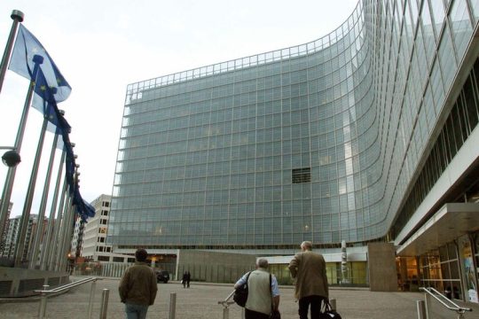 Ρήτρα… φραγής δαπανών για την Ελλάδα