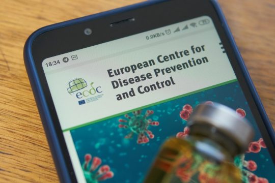 Η Ε.Ε. καλεί τα κράτη να ετοιμάσουν εμβολιαστικά προγράμματα για ευλογιά των πιθήκων