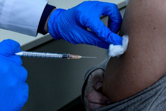 Στοχευμένος, όχι μαζικός εμβολιασμός για την ευλογιά των πιθήκων
